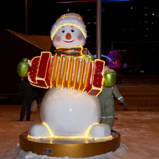 Снеговик с гармошкой